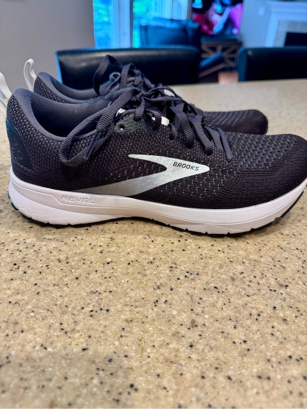 Brooks Revel 4 Women's Running Shoes - Black/White